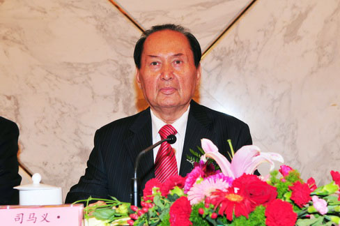 2、全國人大副委員長司馬義·鐵力瓦爾地當選為新一屆主席。 .jpg
