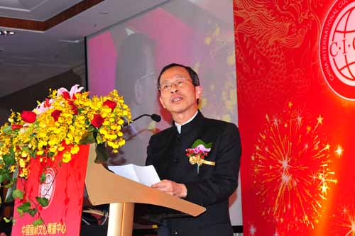 4、香港特別行政區立法會主席曾鈺成在大會上致辭.jpg