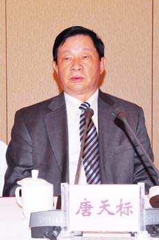 4、中國國際文化傳播中心第一副主席唐天標宣讀了上海總部領導任職決定.jpg