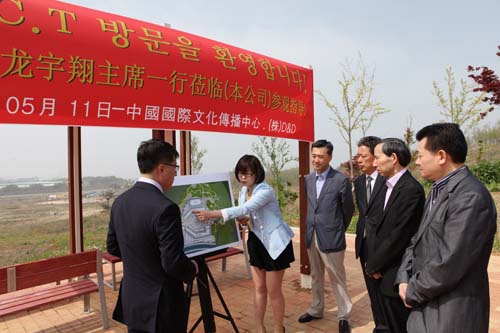 23、韓方邀請代表團實地考察仁川綜合文化園區。.jpg