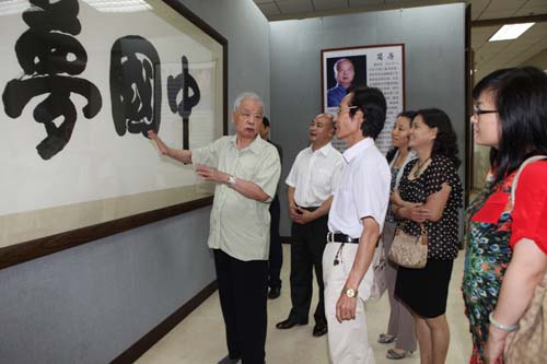 6.邵華澤世界風情攝影展開展后,廣受觀眾好評。_9403.jpg