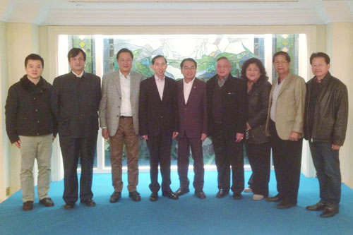 2、會談結束后,中心領導與外賓合影留念。.jpg