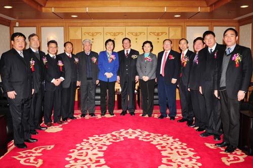 13、出席揭牌儀式的各位領導合影留念。(攝影:龍人).jpg