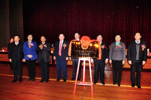4、中國國際文化傳播中心第一副主席唐天標、副主席胡彥林、喻林祥,福建省副省長李紅、人大副主任劉群英等領導為東南聯絡部揭牌