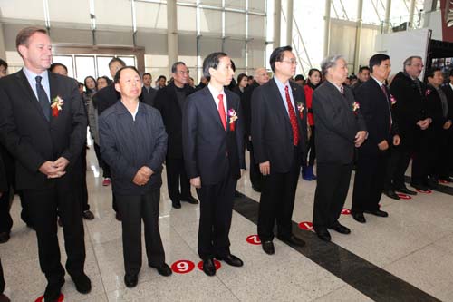 1、12月31日,由中國國際文化傳播中心和法國瓦勒德瓦茲省聯合主辦,中國國際文化傳播中心湖南聯絡部承辦,湖南省人民政府外