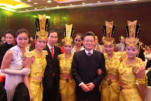 4、聯合國可持續發展大會秘書長、中國國際文化傳播中心副主席沙祖康,中國國際文化傳播中心黨組書記、執行主席龍宇翔和演職人員