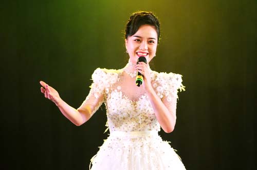 9、青年歌手易銘演唱《等你來》.jpg