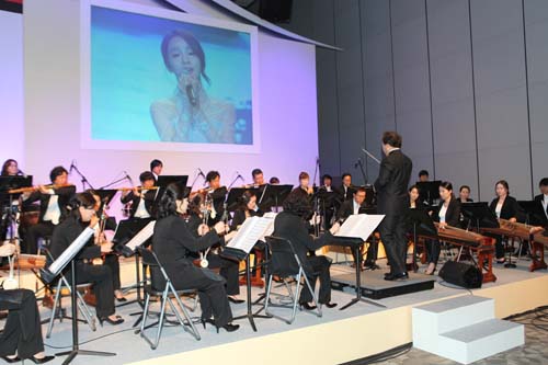 14 6月23日晚東道主韓國(guó)為大會(huì)開幕演出了精彩的文藝節(jié)目.jpg