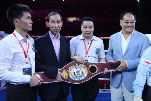 8、向靜與菲律賓選手本·馬南奎依在WBO亞太區蠅量級拳王爭霸賽中戰成平手,雙方錯失金腰帶。.jpg