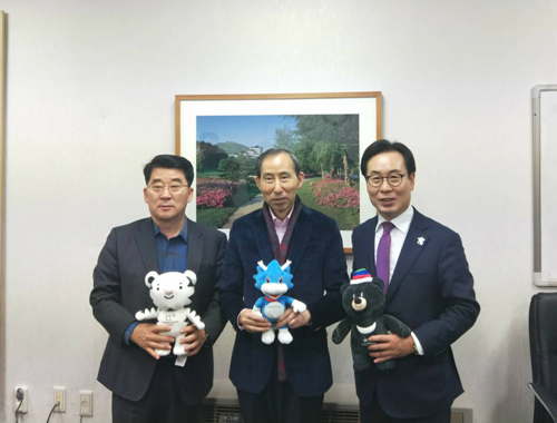 3 合影.jpg