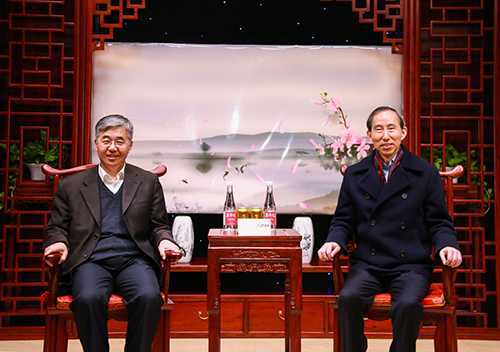 3龍宇翔與徐向紅在中華善德網演播廳合影.jpg