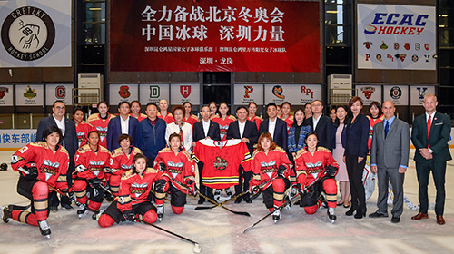 5廣東省長王偉中到深圳龍崗大運(yùn)中心體育館球員訓(xùn)練場調(diào)研國家女子冰球隊.jpg