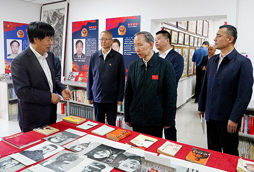 6參觀展覽.jpg