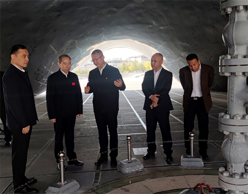 3參觀克拉瑪依地標性建筑.jpg
