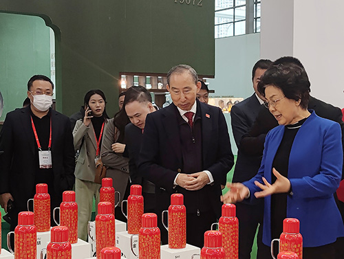 11參觀茶博會(huì).jpg