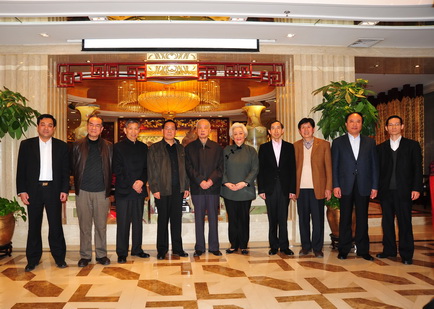 與會領導和參加會議的代表合影。.JPG