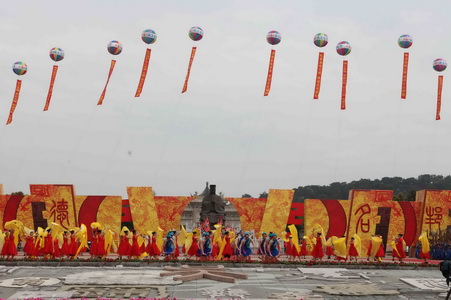 3、開幕式上,具有濃郁吳風吳韻的祭祀樂舞隆重上演。.JPG
