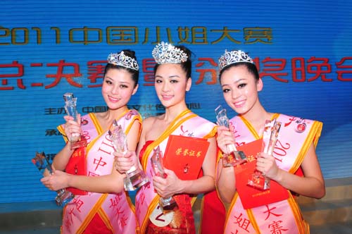 7冠、亞、季軍現場合影。(攝影:龍人) .jpg