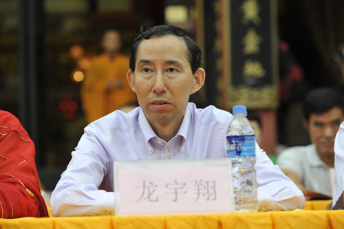 3、中國國際文化傳播中心黨組書記、執(zhí)行主席,中國愛心工作委員會(huì)主席龍宇翔應(yīng)邀出席捐贈(zèng)活動(dòng)。.jpg