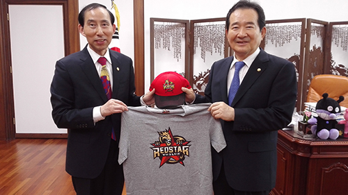 4 贈送北京昆侖鴻星冰球俱樂部隊服.jpg