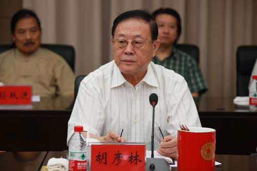 2、全國人大常委、法律委員會副主任委員,中國國際文化傳播中心副主席胡彥林上將出席慰問活動。.jpg