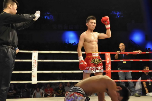 1、65公斤級的比賽,中國的丁寧戰勝日本的甲斐將太,為中國隊打響頭炮。.jpg